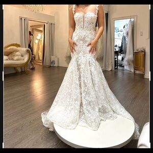 Elegant White Lace Wedding Dress